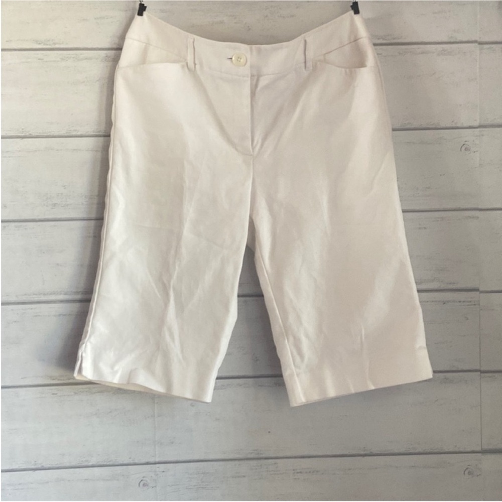 Chicos white Weekend Bermuda shorts
